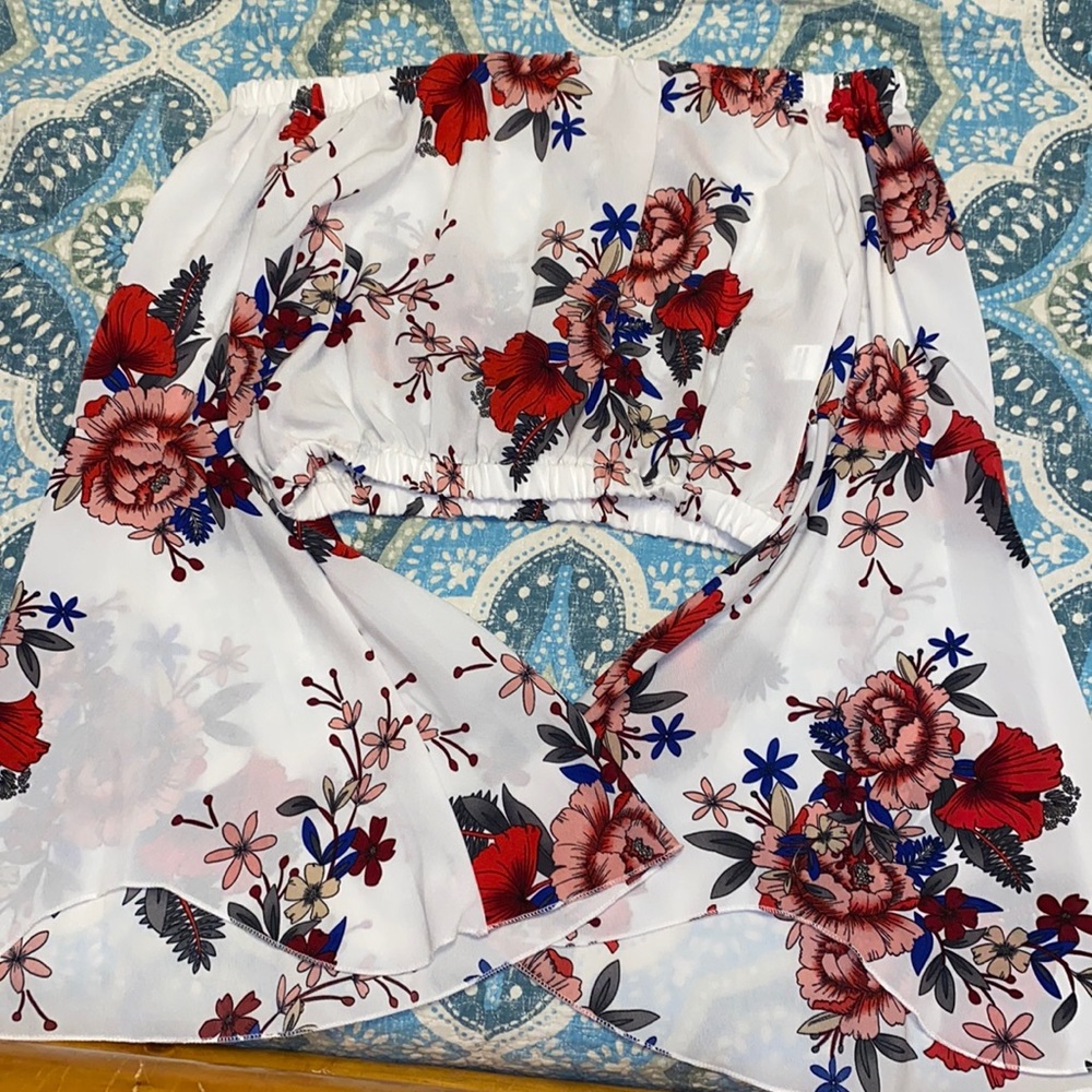 Floral, Flouncy Sleeve Crop Top